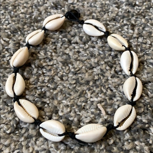 Cowrie Choker - Picture 2 of 3
